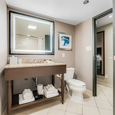 Guest Rooms - Wyndham Fallsview Hotel