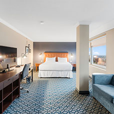 Guest Rooms - Wyndham Fallsview Hotel